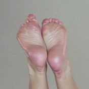 miss daria - my oily feet is all you need