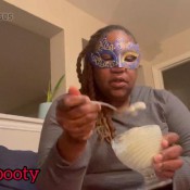 mamabooty loves icecream... and it shows