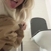 Misty_phoenix Public Toilet