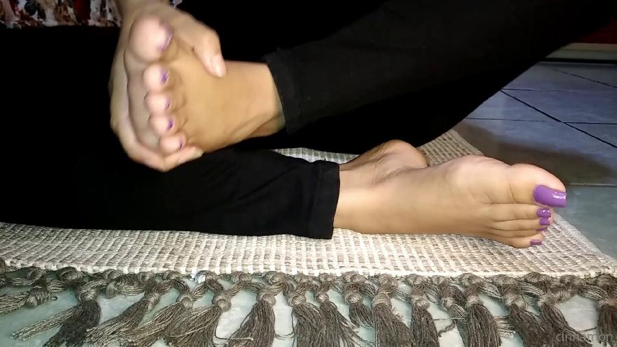cinnamonfeet2 - i love to worship and massage my feet like this